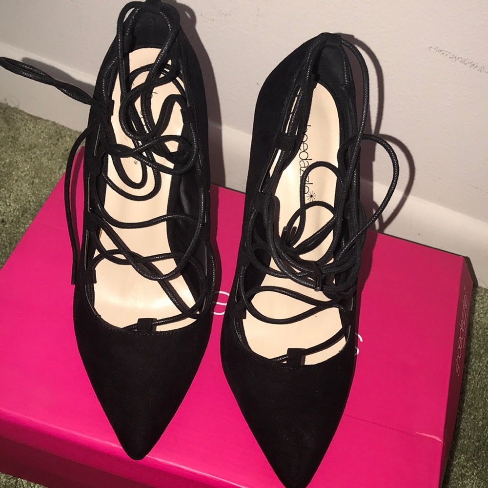 Black laced heels🔥